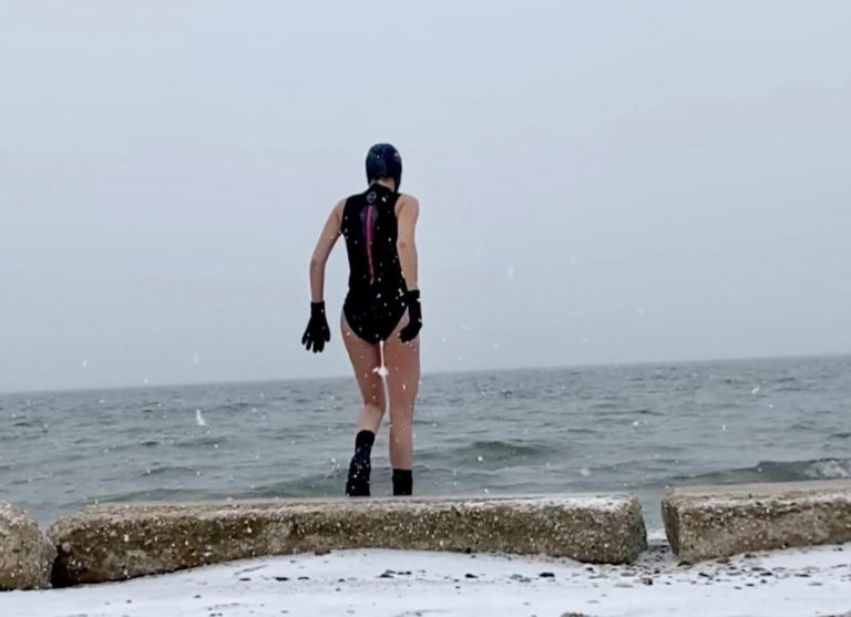 5 Winter Swimming Essentials From Frigid-Water Swimmer Patricia Garcia-Gomez: Set yourself up to love it